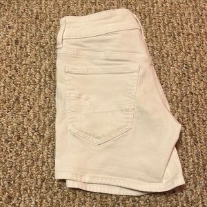 White American Eagle shorts